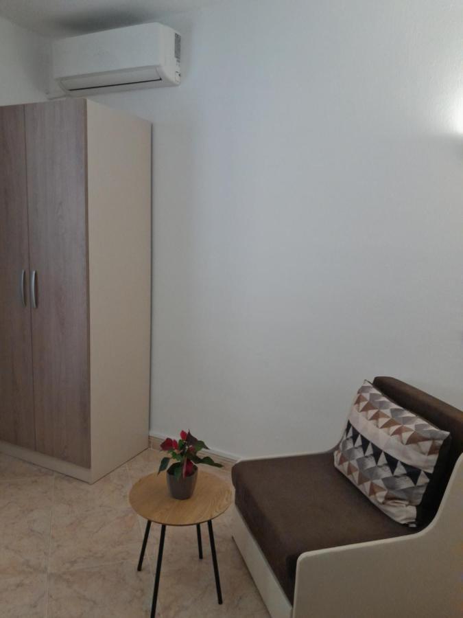 Moni 85 Family House Hotel โซโซโปล ภายนอก รูปภาพ