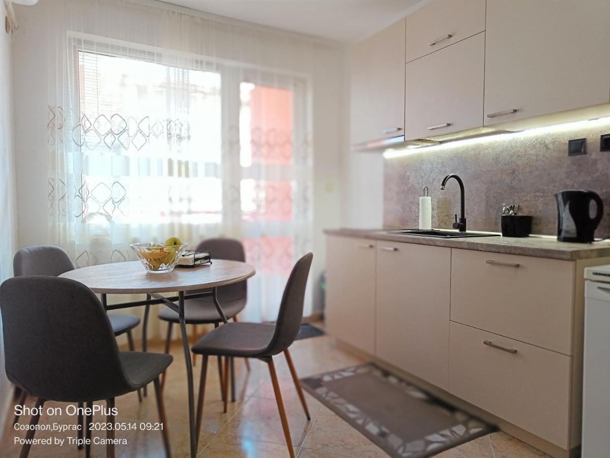 Moni 85 Family House Hotel โซโซโปล ภายนอก รูปภาพ