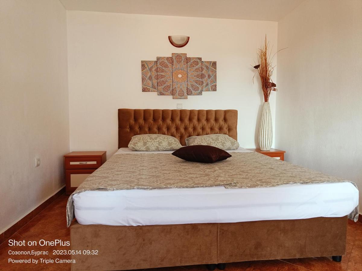 Moni 85 Family House Hotel โซโซโปล ภายนอก รูปภาพ